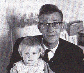 Aad Nuis in 1961 met kind Piet Borst